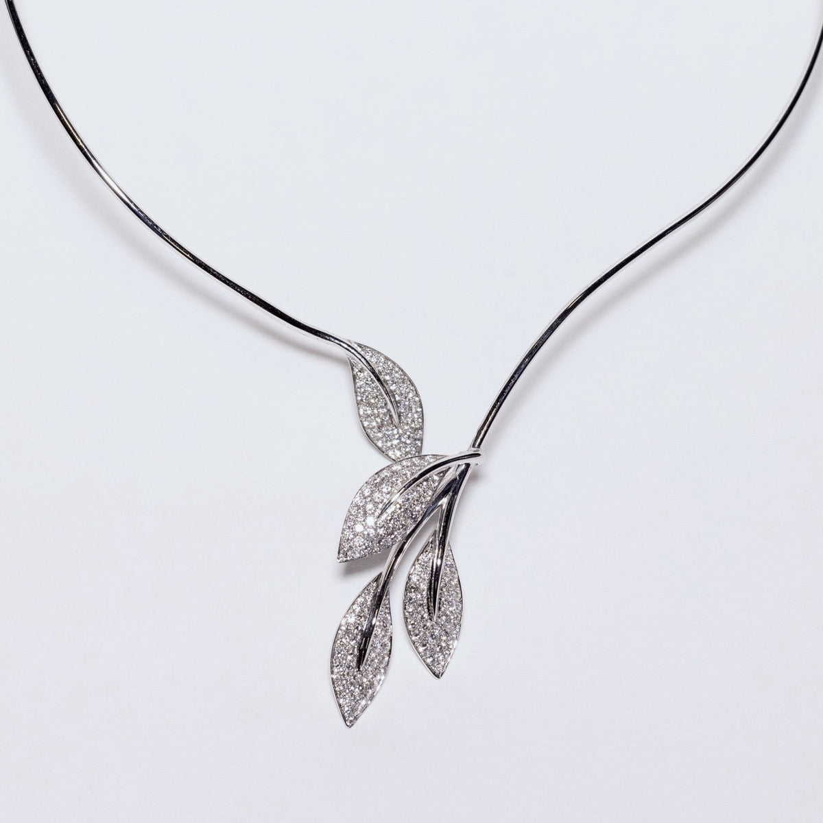Collier Fantasia Golden Leaves Necklace in 18KT White Gold and Diamonds