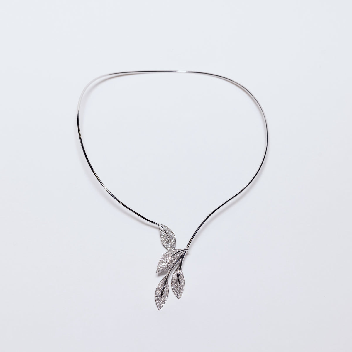 Collana Collier Fantasia Foglie d&#39;Oro in Oro Bianco 18KT e Diamanti