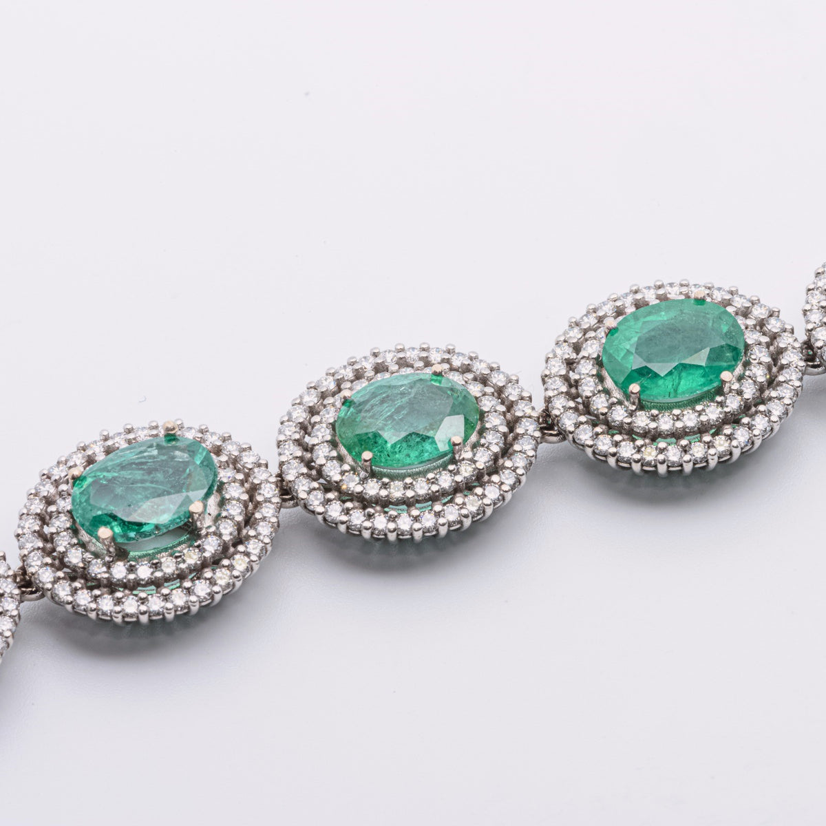 Zahir™ Luxury Bracelet with Emeralds and Diamonds in 18 kt White Gold