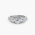 Anello con Tre Pietre e Fascia Pavé