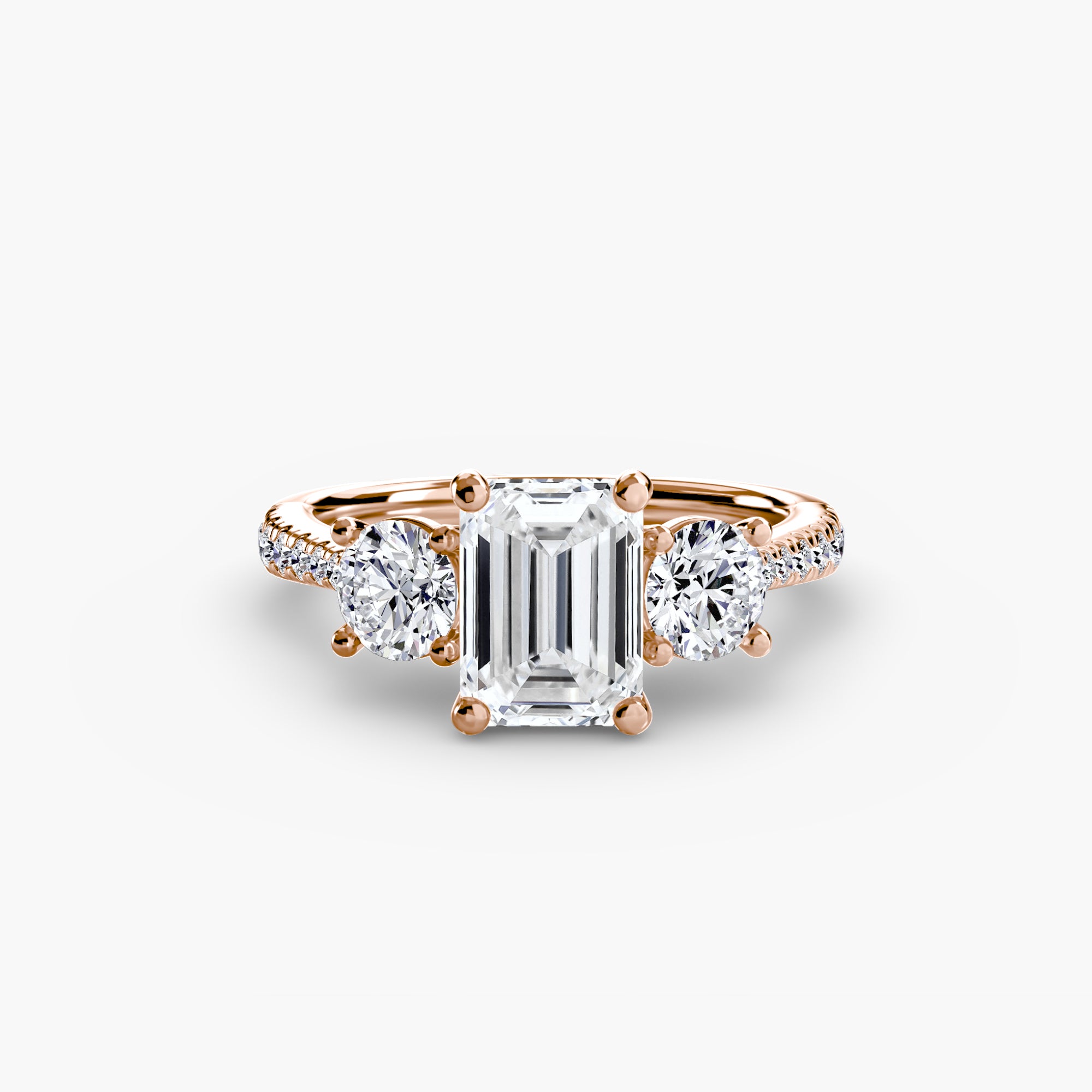 Anello con Tre Pietre e Fascia Pavé