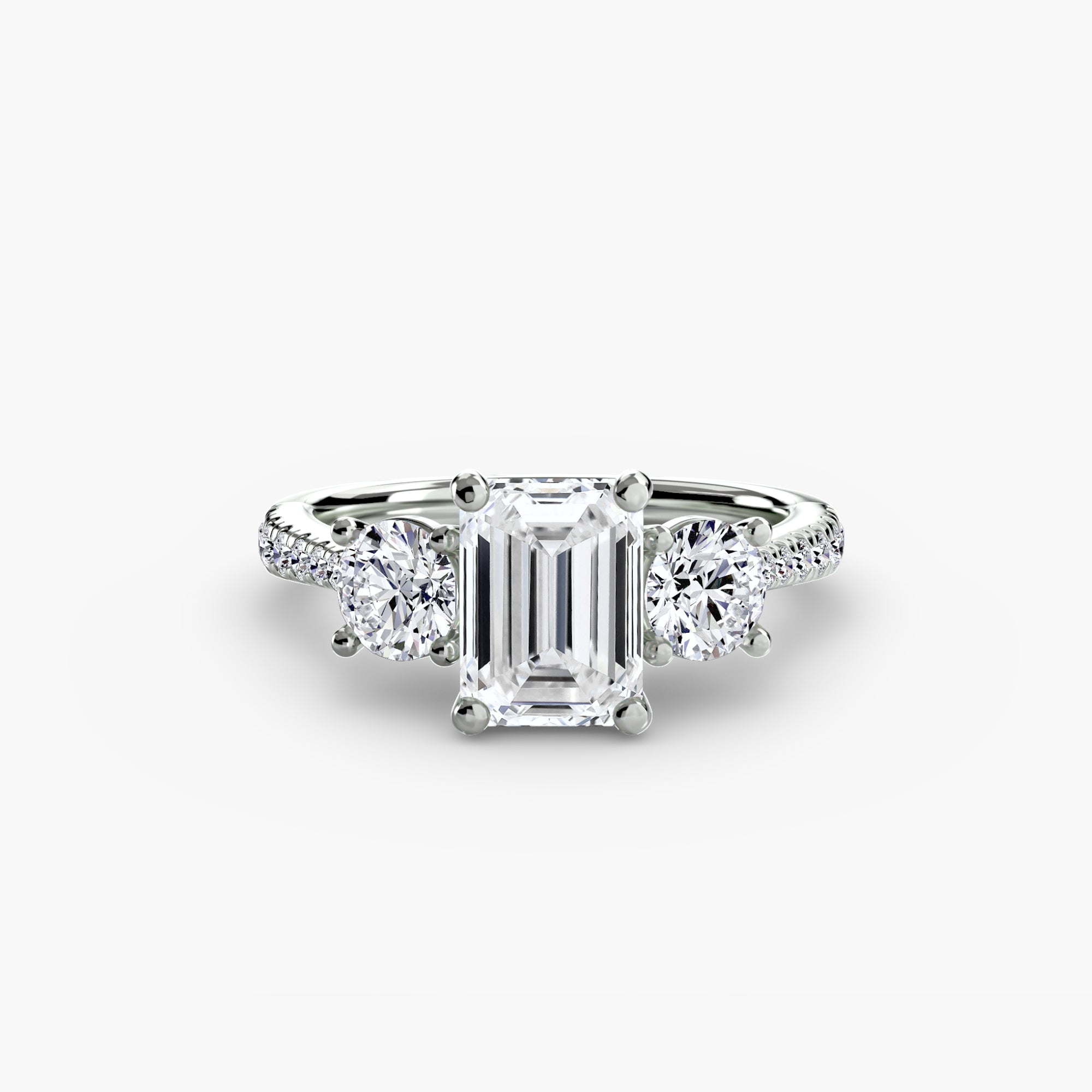 Anello con Tre Pietre e Fascia Pavé