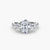 Anello con Tre Pietre e Fascia Pavé