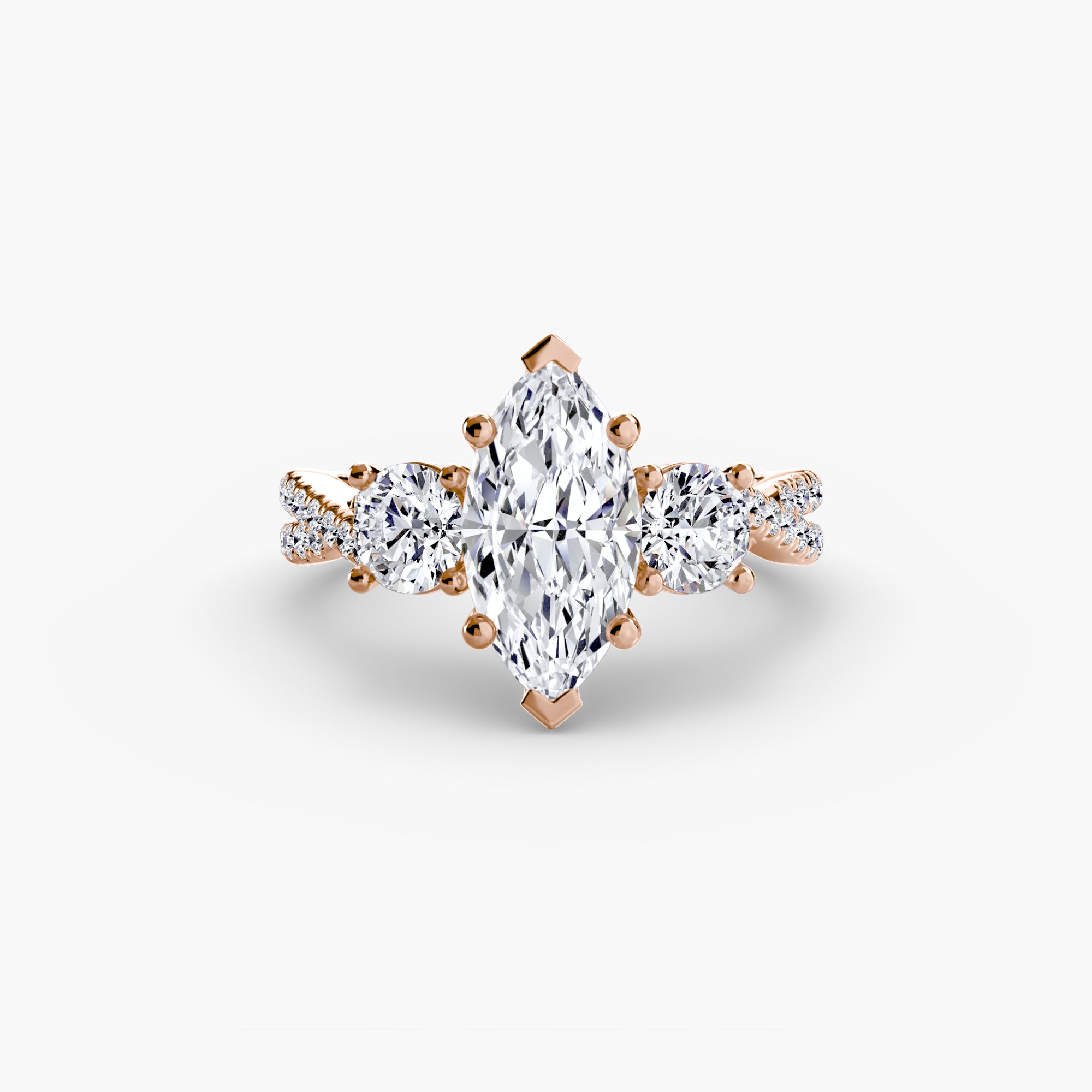 Anello con Tre Pietre e Fascia Pavé 2