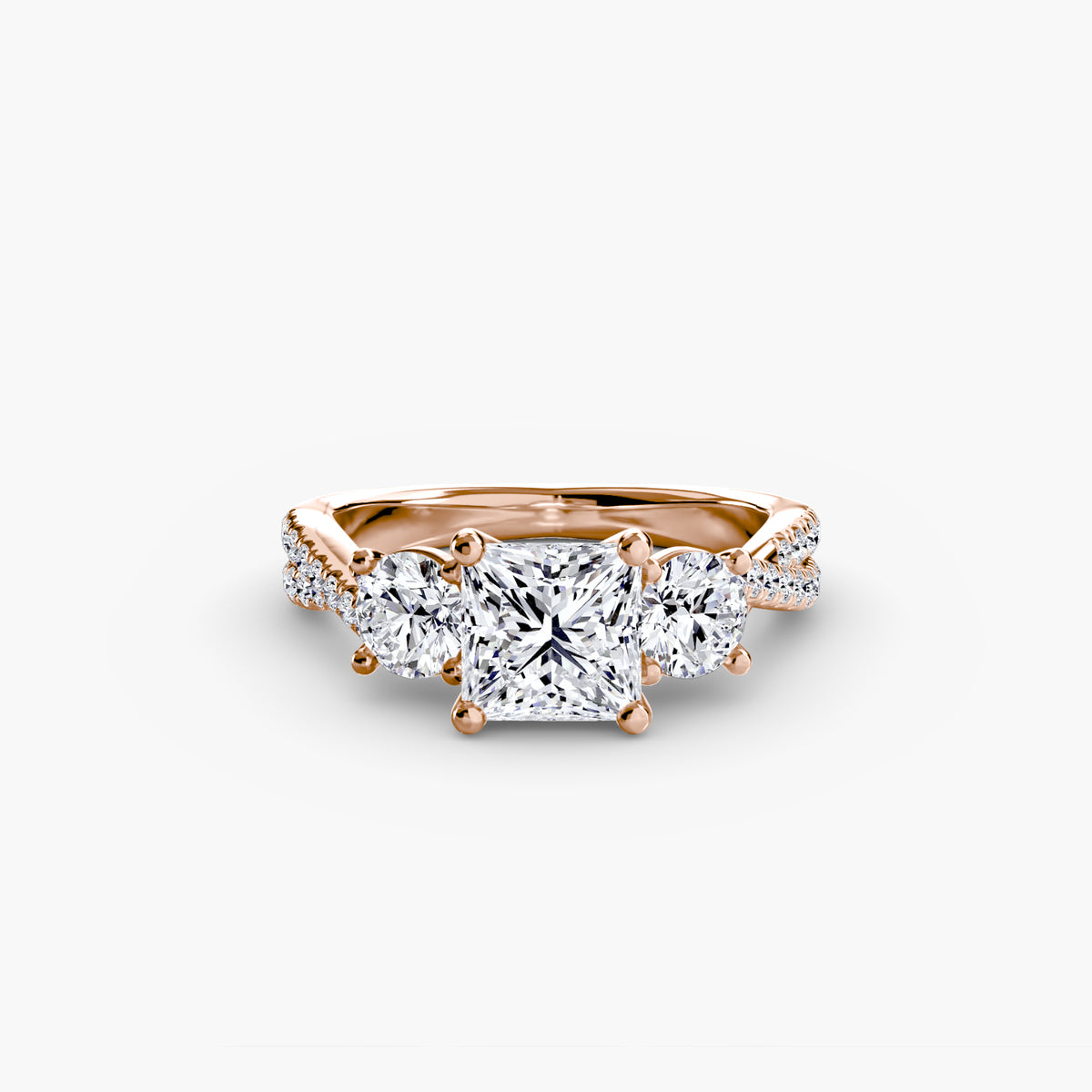 Anello con Tre Pietre e Fascia Pavé 2