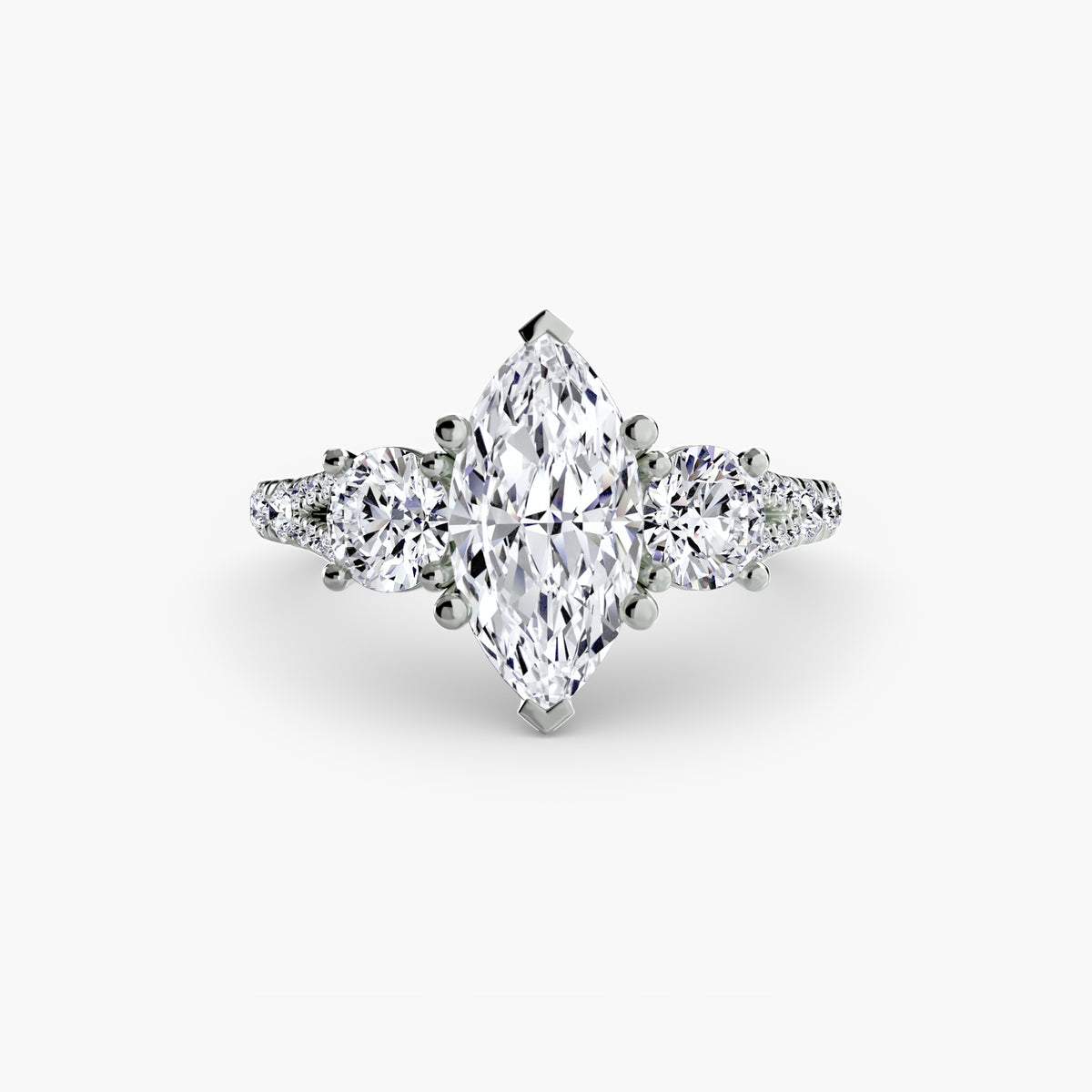 Anello con Tre Pietre e Fascia Pavé 3