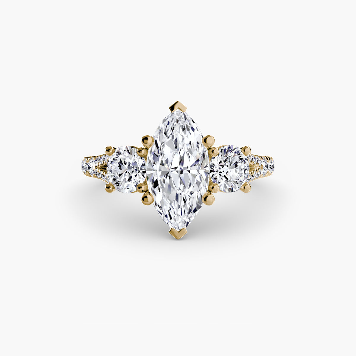 Anello con Tre Pietre e Fascia Pavé 3