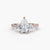 Anello con Tre Pietre e Fascia Pavé 5
