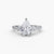 Anello con Tre Pietre e Fascia Pavé 5