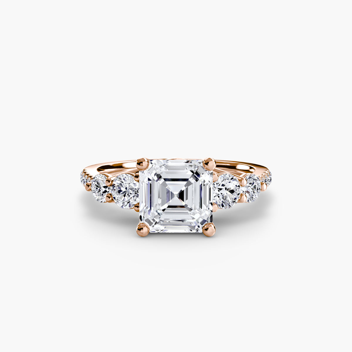 Anello con Cinque Pietre e Fascia Pavé