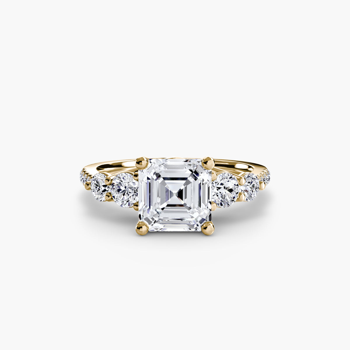 Anello con Cinque Pietre e Fascia Pavé