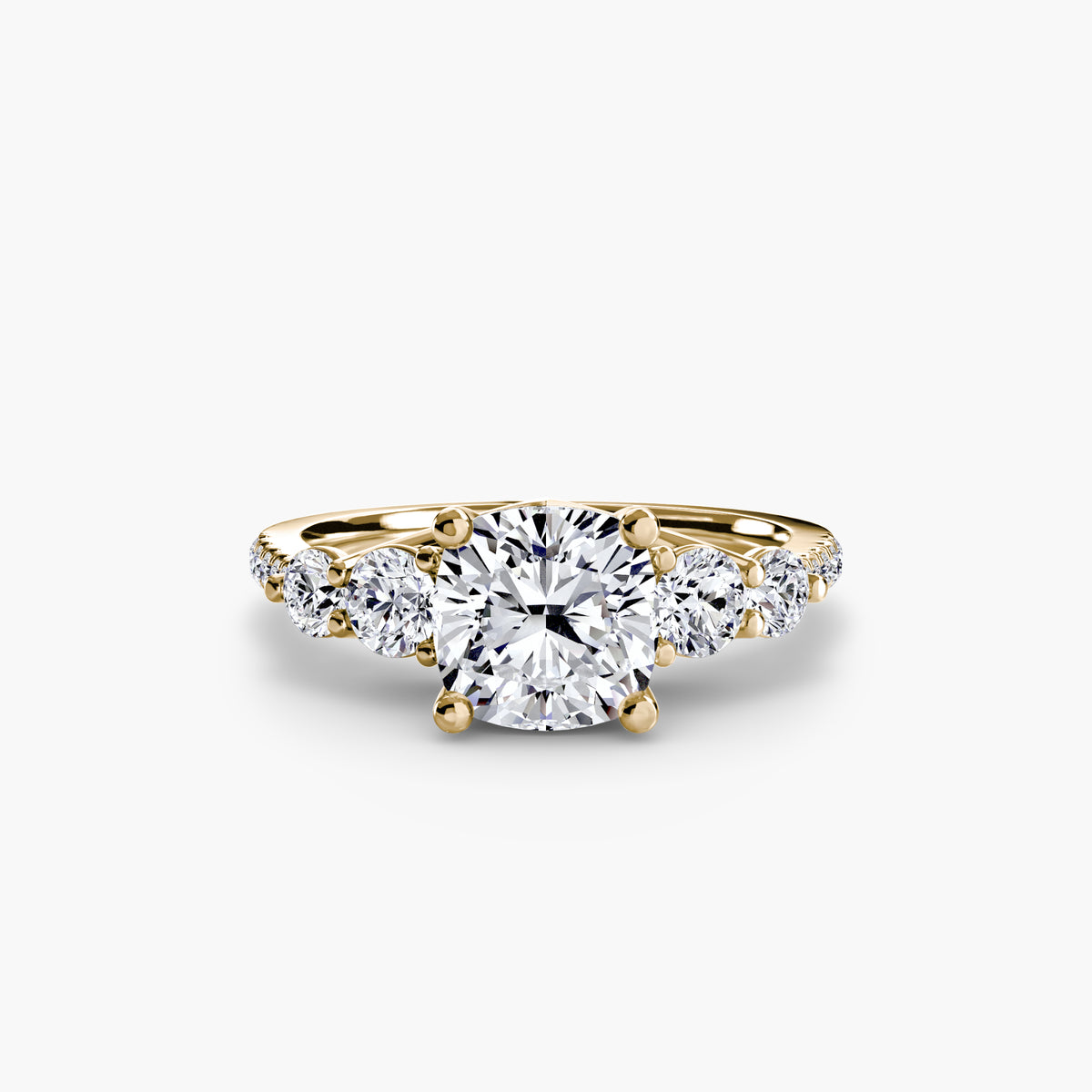 Anello con Cinque Pietre e Fascia Pavé
