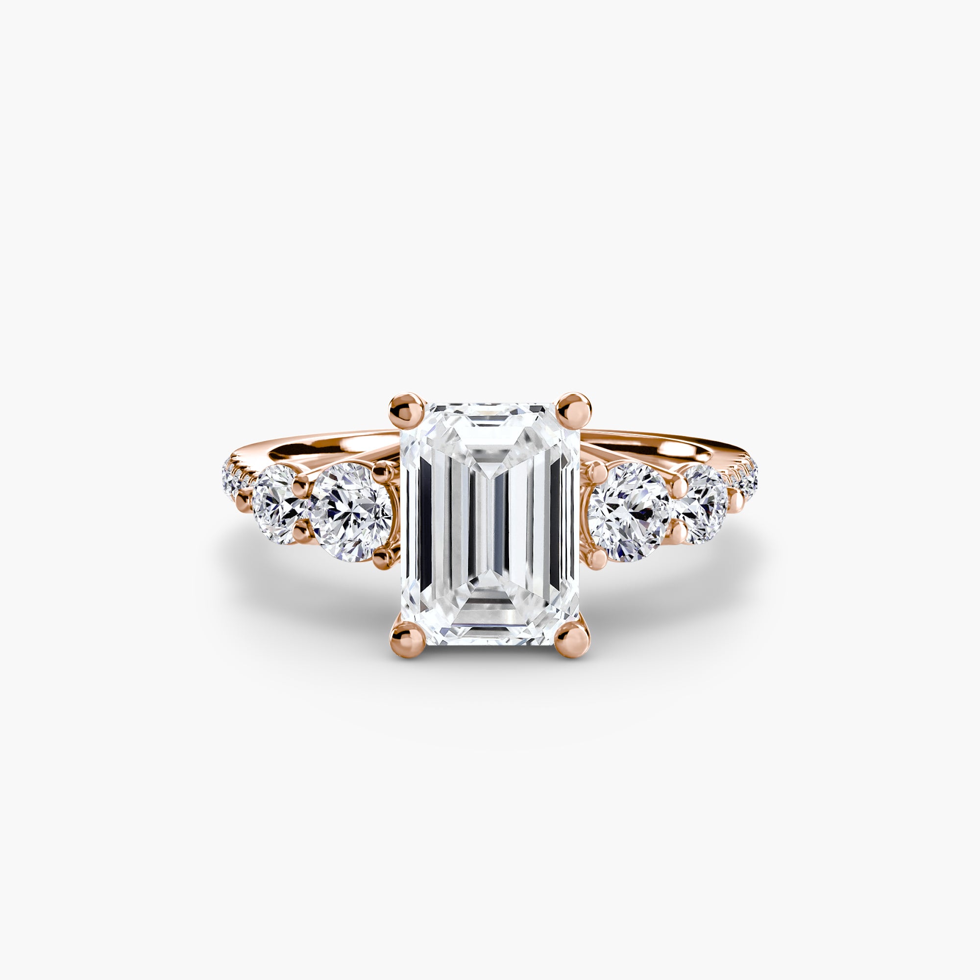 Anello con Cinque Pietre e Fascia Pavé