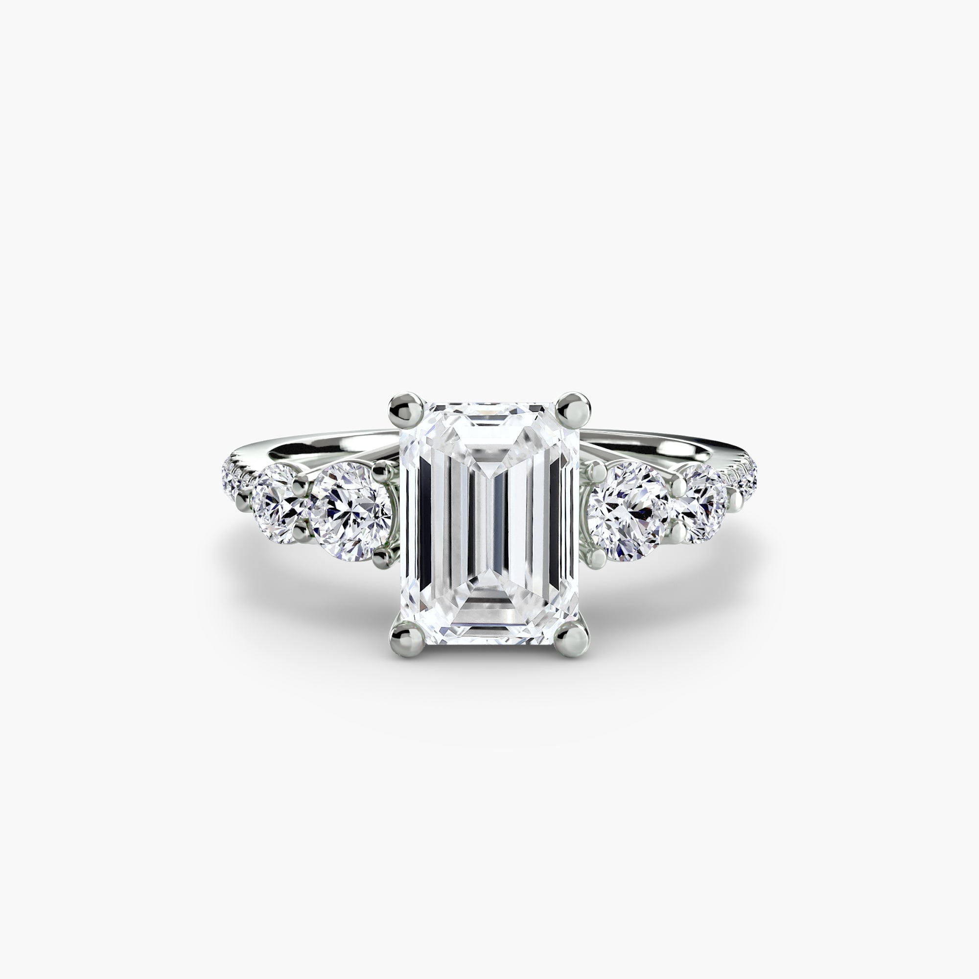 Anello con Cinque Pietre e Fascia Pavé