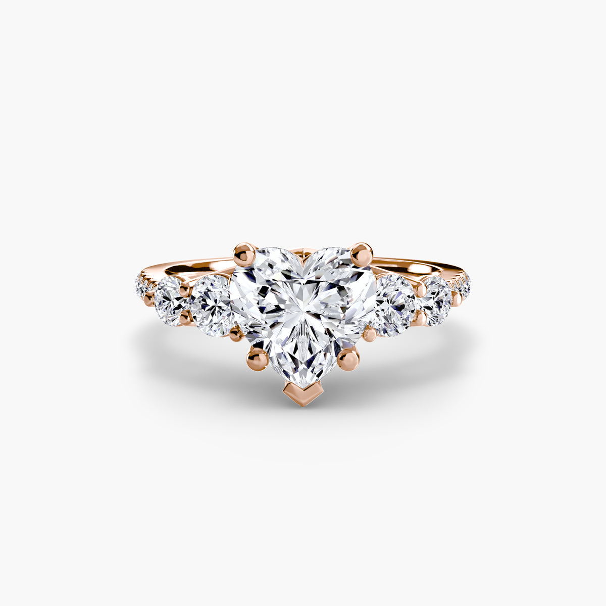 Anello con Cinque Pietre e Fascia Pavé