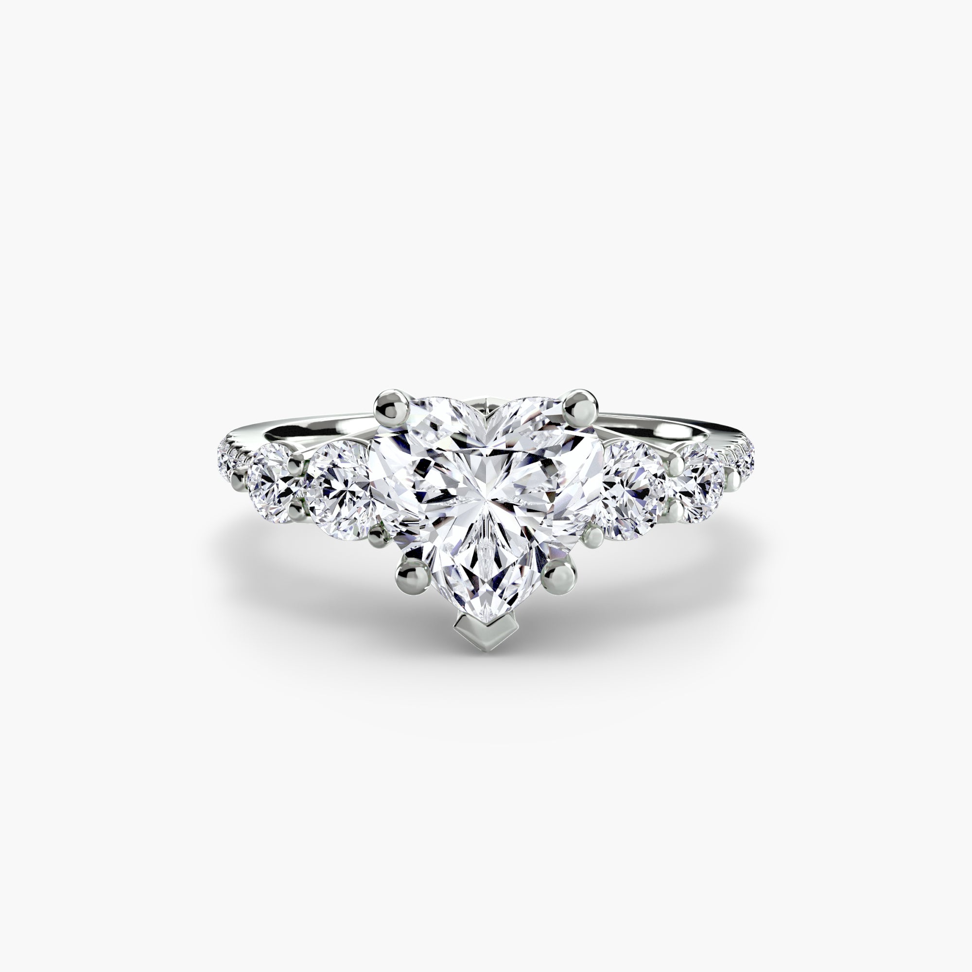 Anello con Cinque Pietre e Fascia Pavé