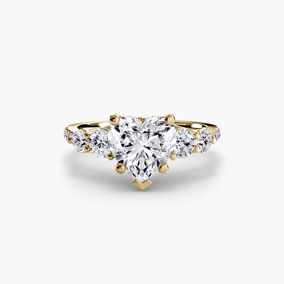 Anello con Cinque Pietre e Fascia Pavé