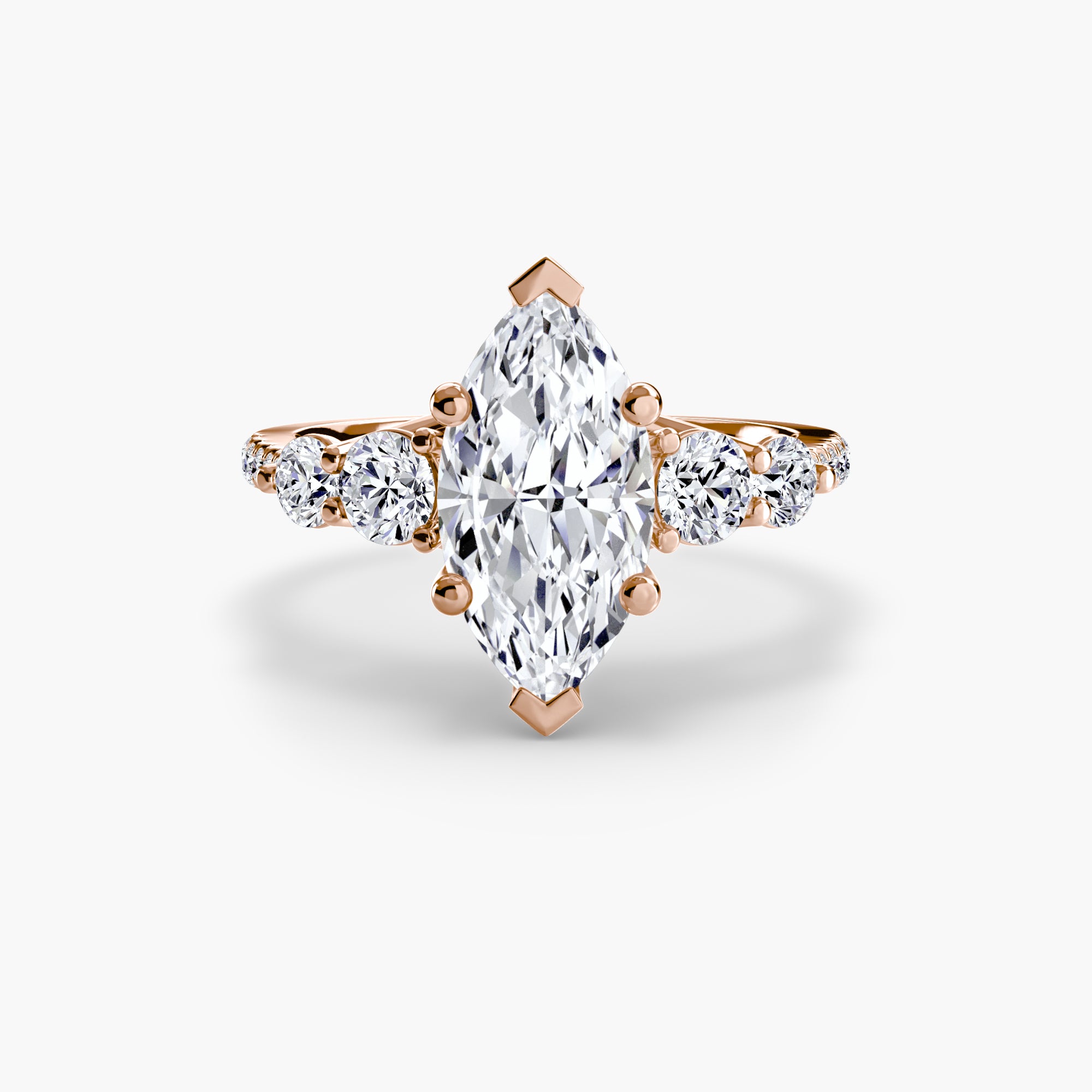 Anello con Cinque Pietre e Fascia Pavé