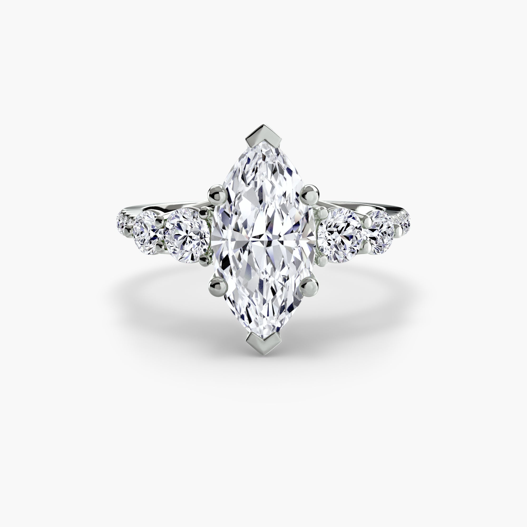 Anello con Cinque Pietre e Fascia Pavé