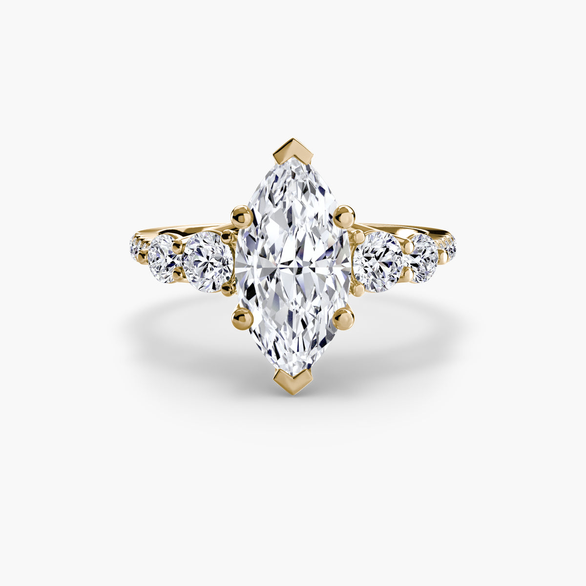 Anello con Cinque Pietre e Fascia Pavé