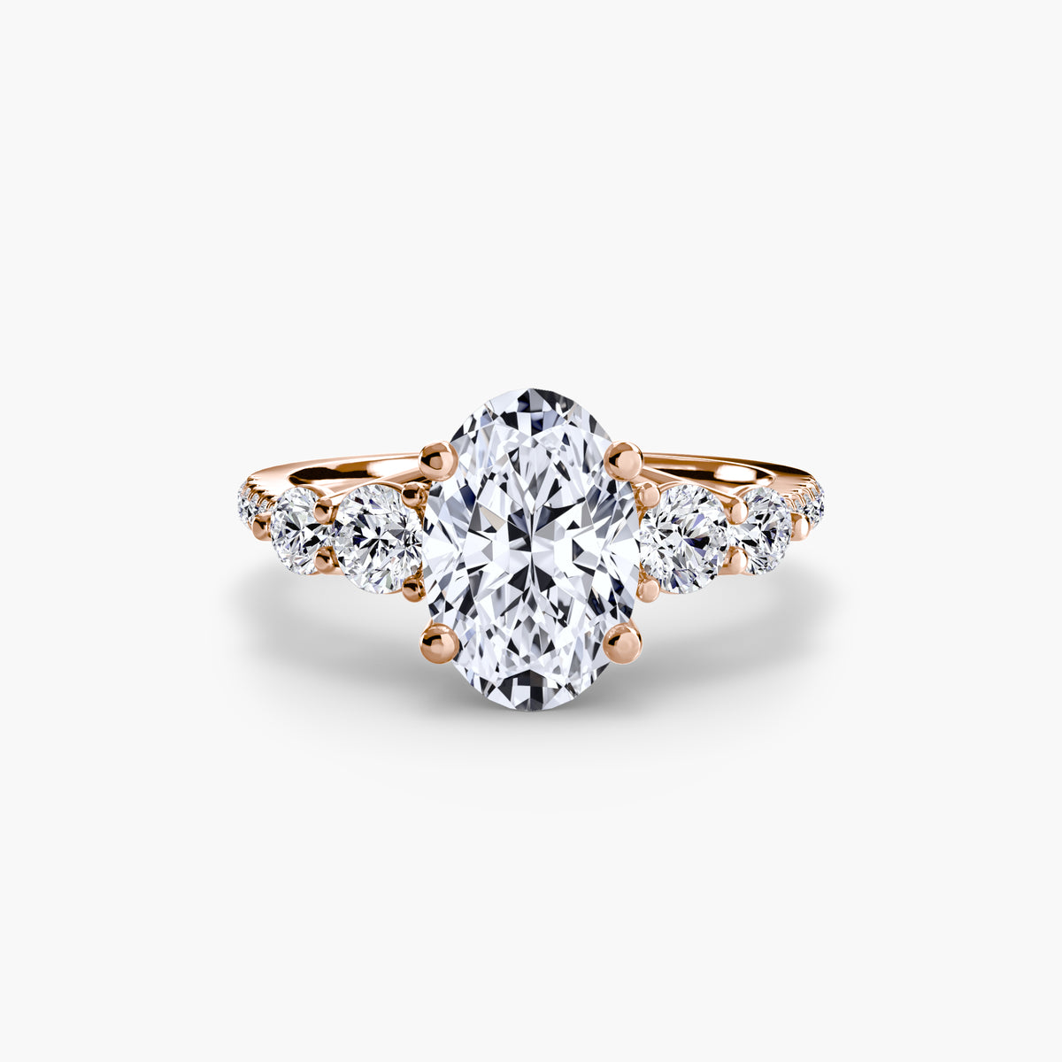 Anello con Cinque Pietre e Fascia Pavé