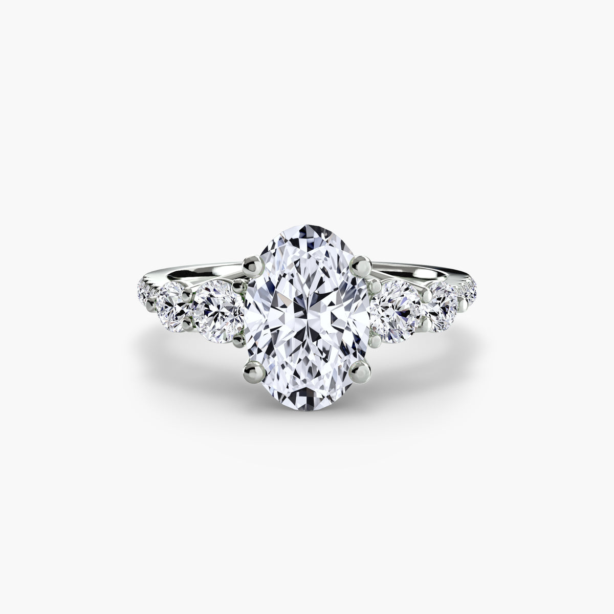 Anello con Cinque Pietre e Fascia Pavé