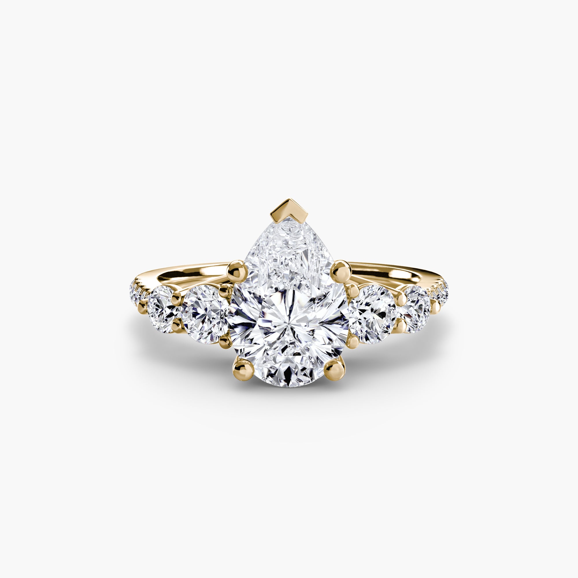 Anello con Cinque Pietre e Fascia Pavé