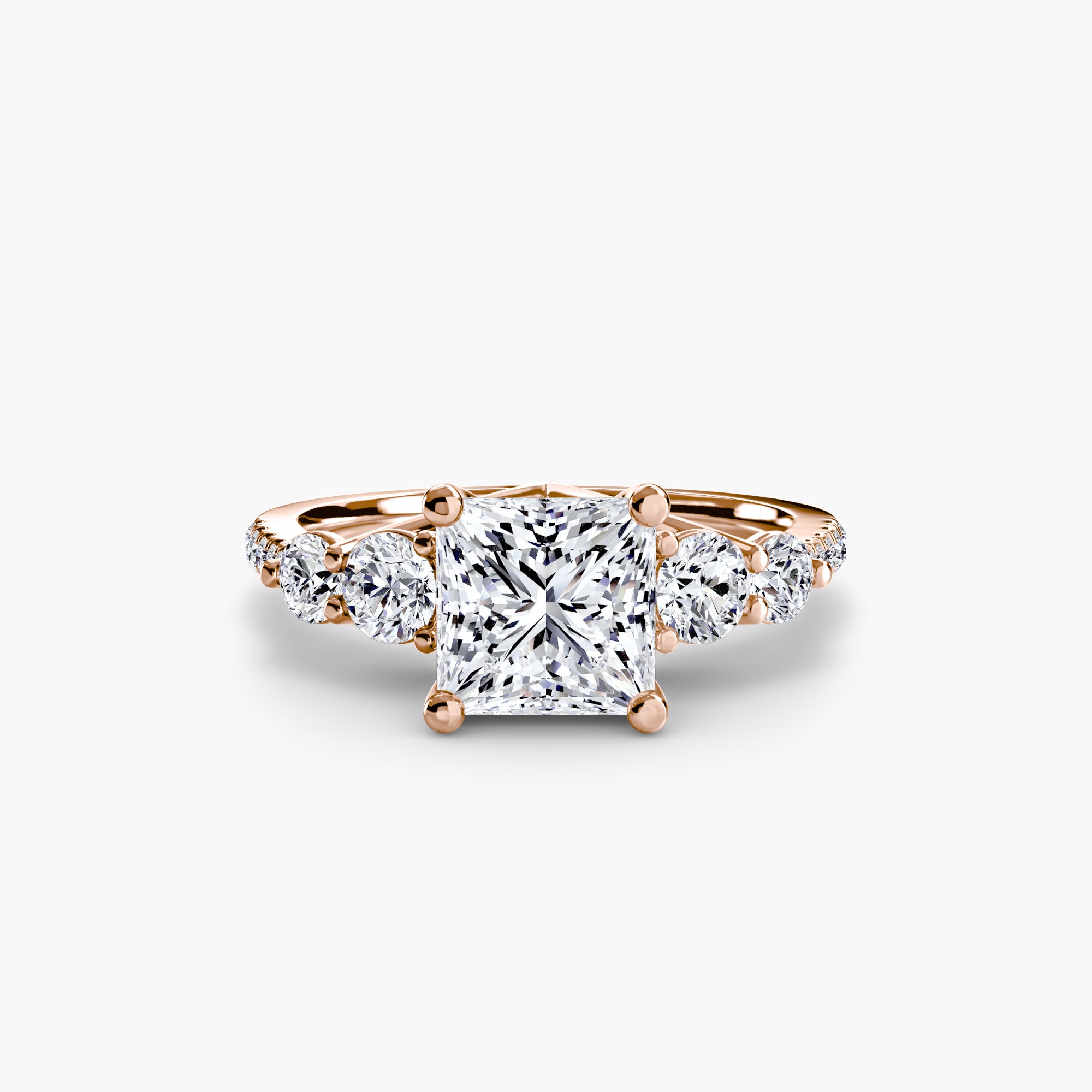 Anello con Cinque Pietre e Fascia Pavé