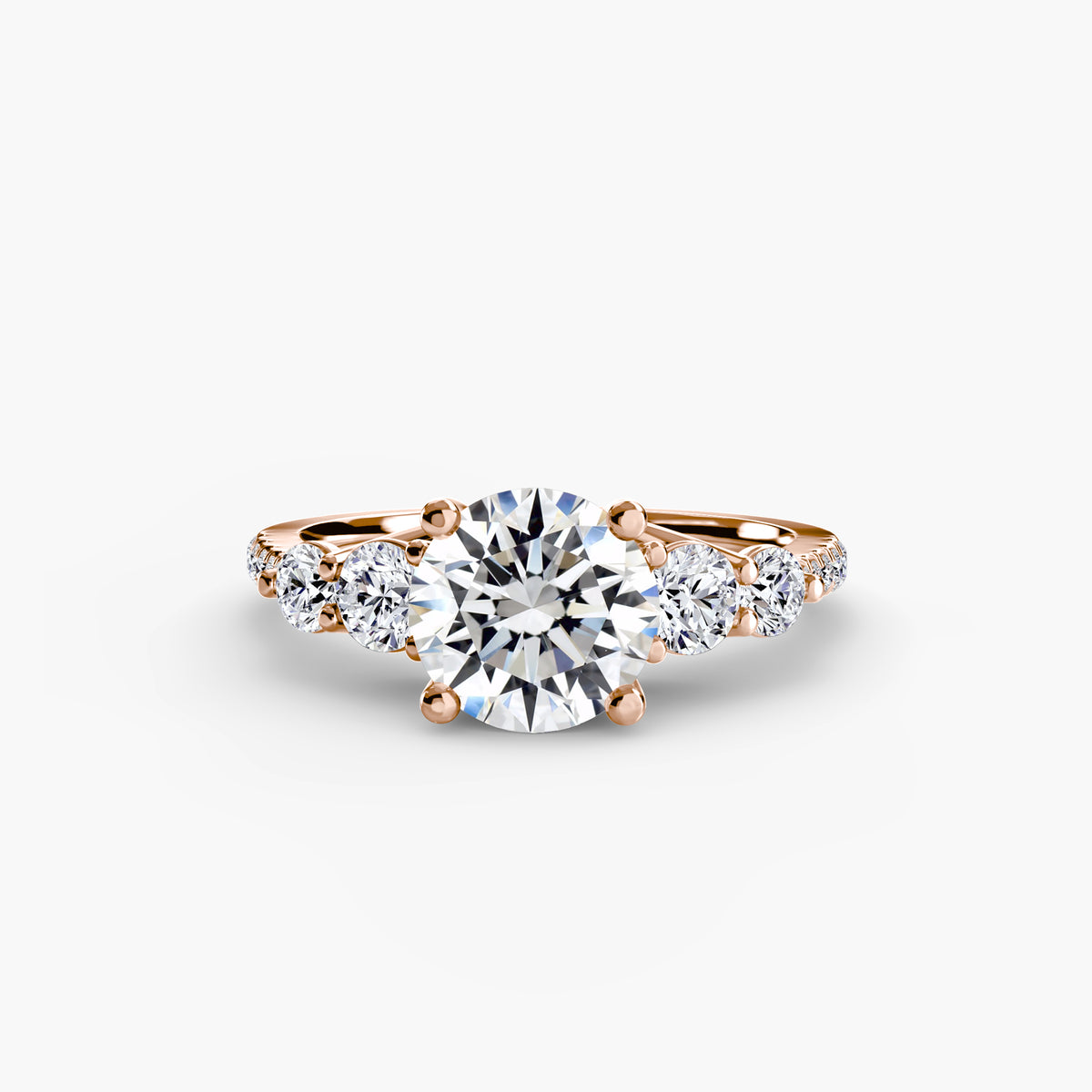 Anello con Cinque Pietre e Fascia Pavé
