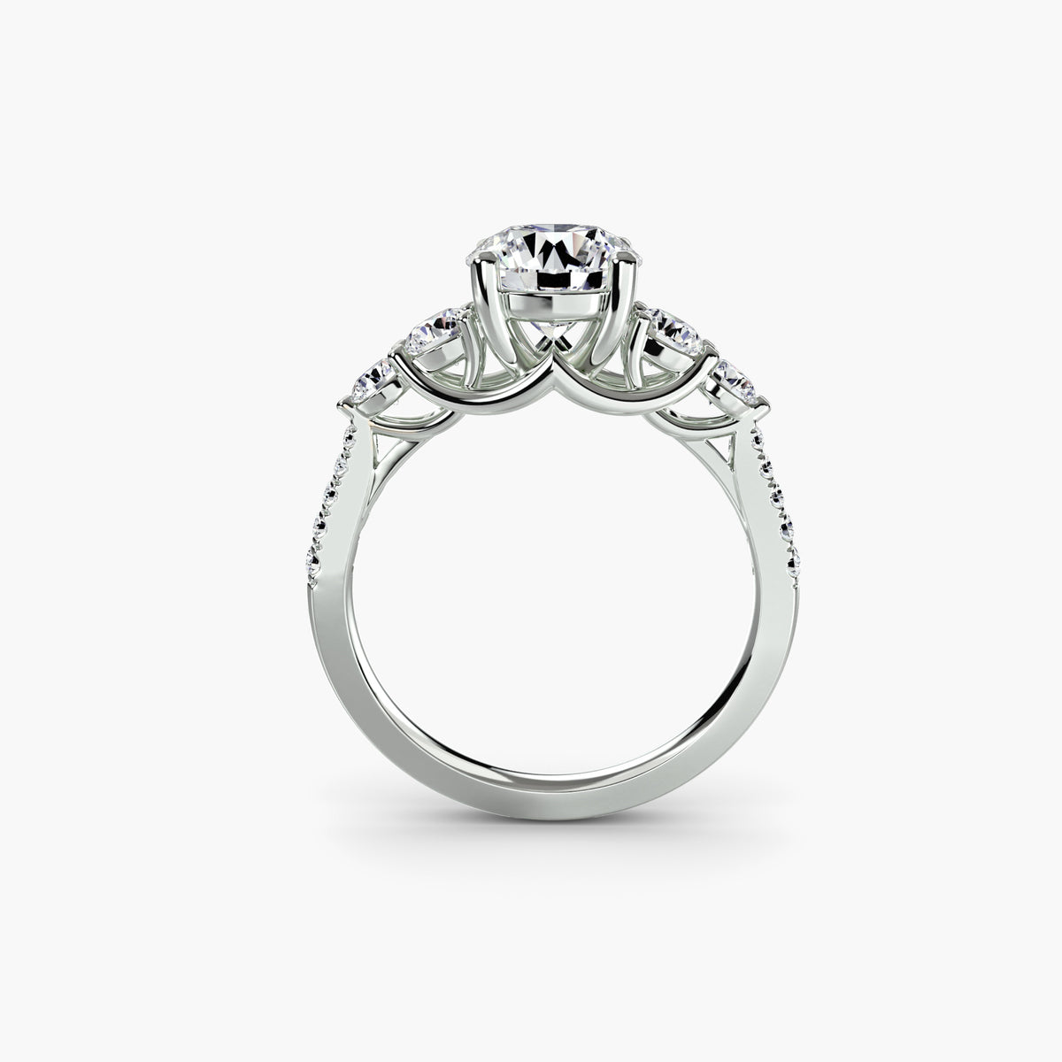 Anello con Cinque Pietre e Fascia Pavé