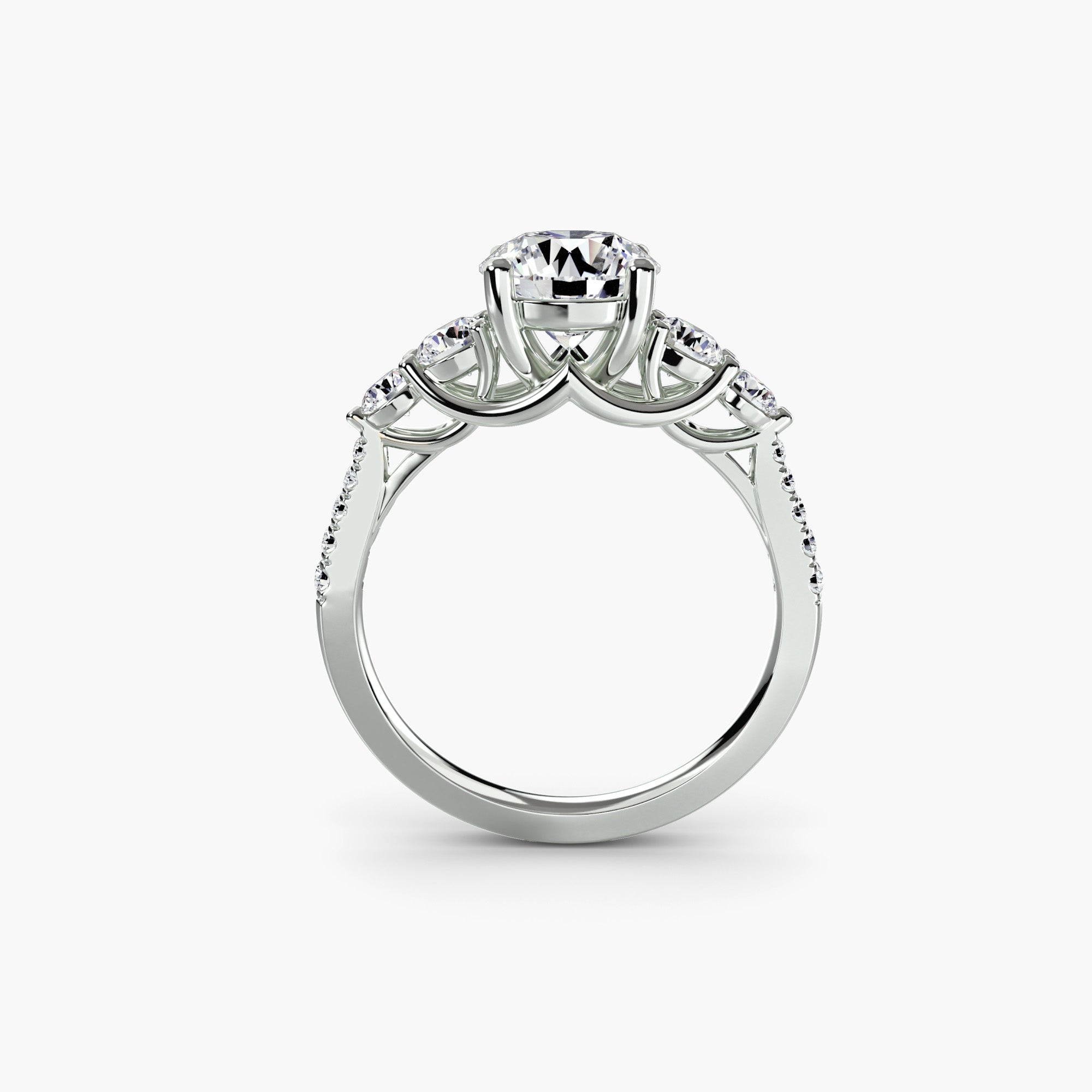 Anello con Cinque Pietre e Fascia Pavé