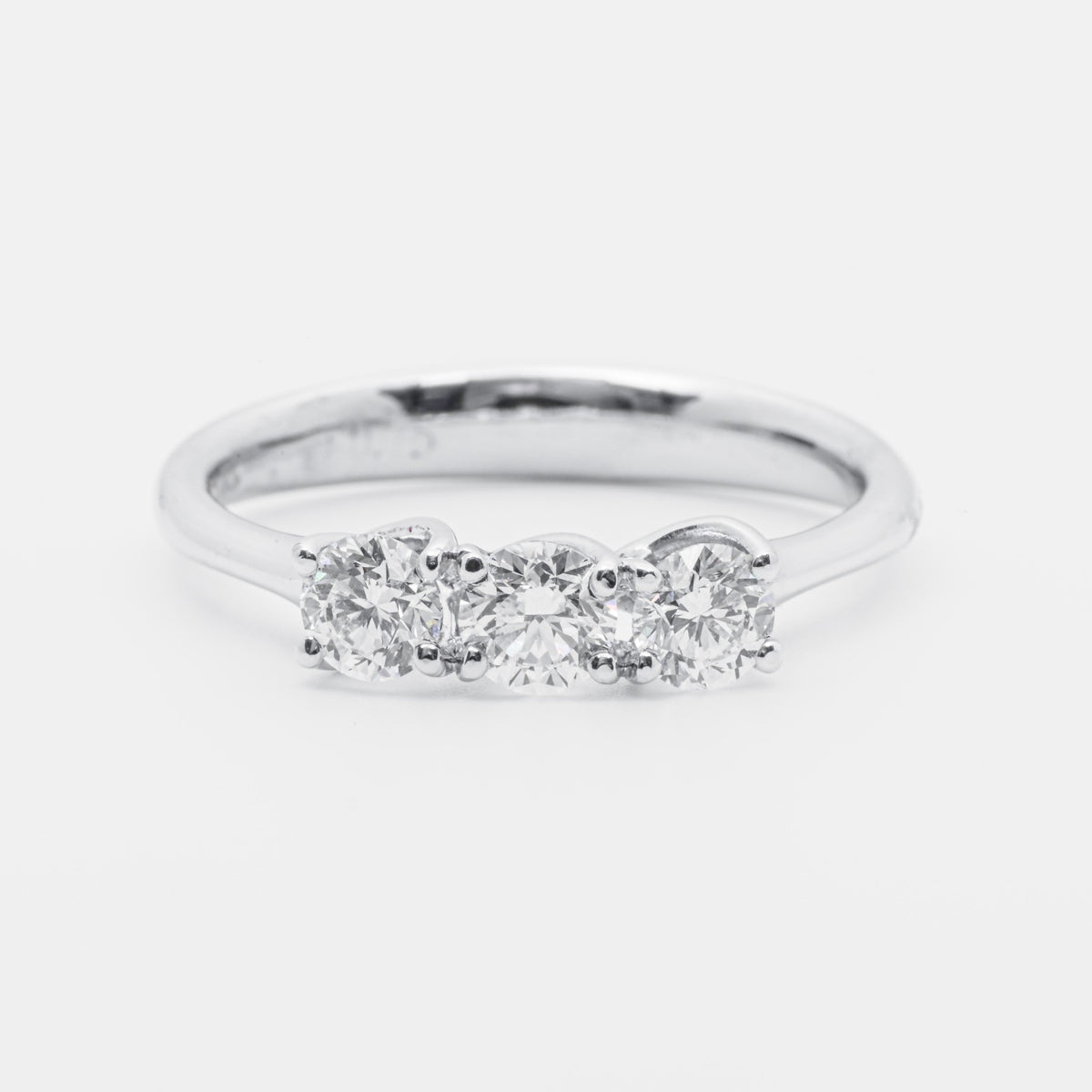 Trilogy with 0.49 ct brilliant cut diamonds in 18 kt white gold