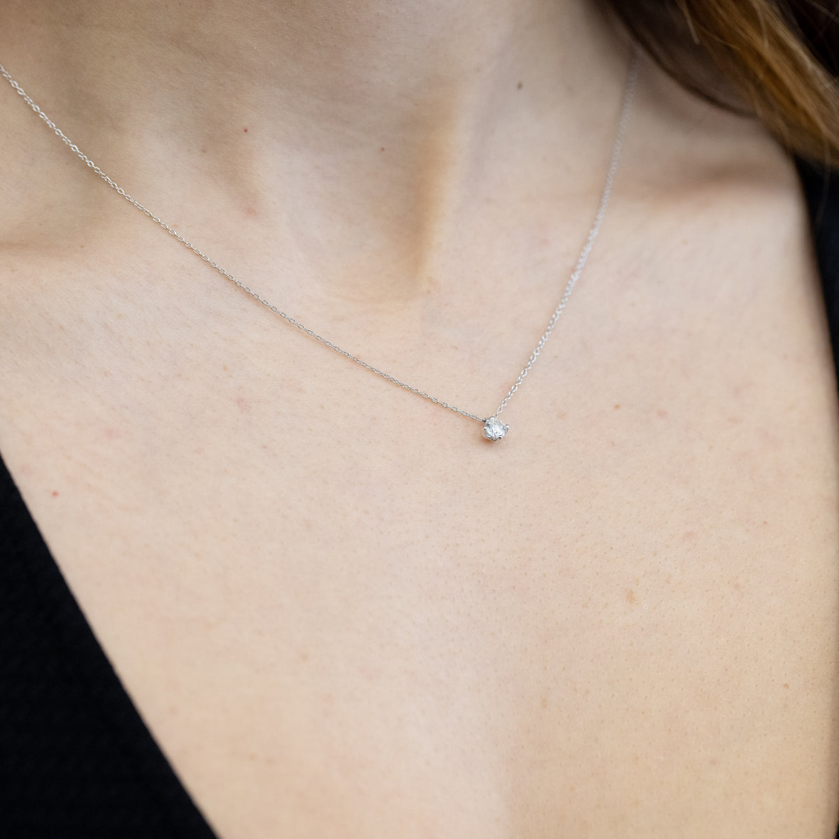 Platinum diamond point light necklace