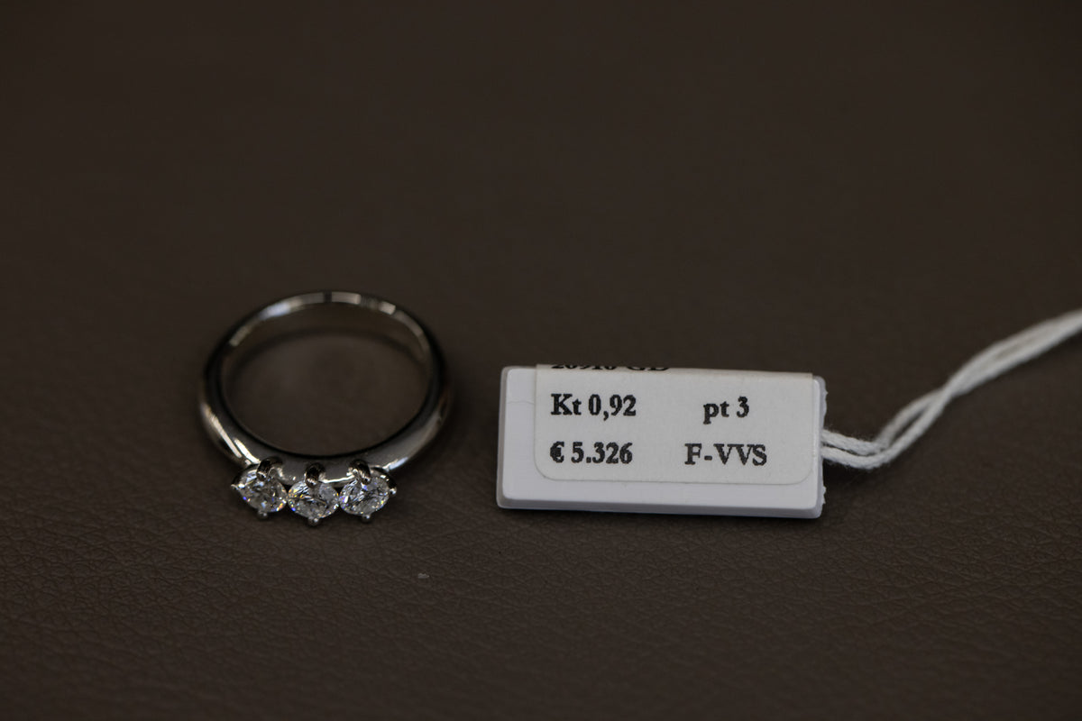 Trilogy in Platino e Diamanti da 0,92 kt taglio brillante