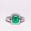 Anello in oro bianco 18kt con Smeraldo da 1,66 ct Contornato in Diamanti taglio carrè