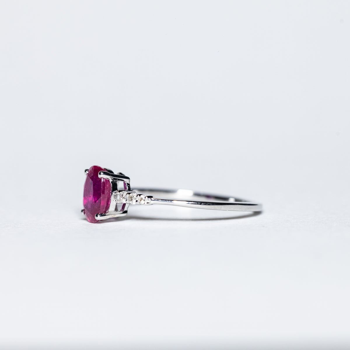 18Kt White Gold Ring With Ruby and Side Diamonds