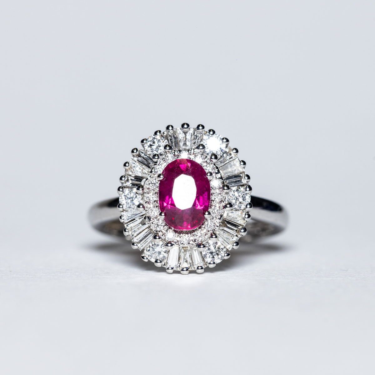 18K White Gold Ring With Ruby And Baguette Cut Diamonds