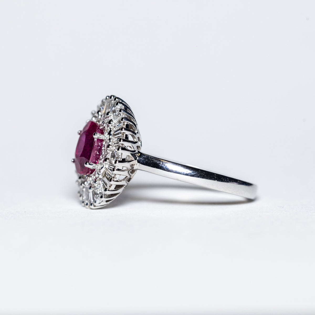 18K White Gold Ring With Ruby And Baguette Cut Diamonds