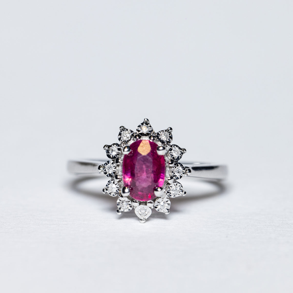 18 KT White Gold Ring with Central Ruby and Diamond Ring