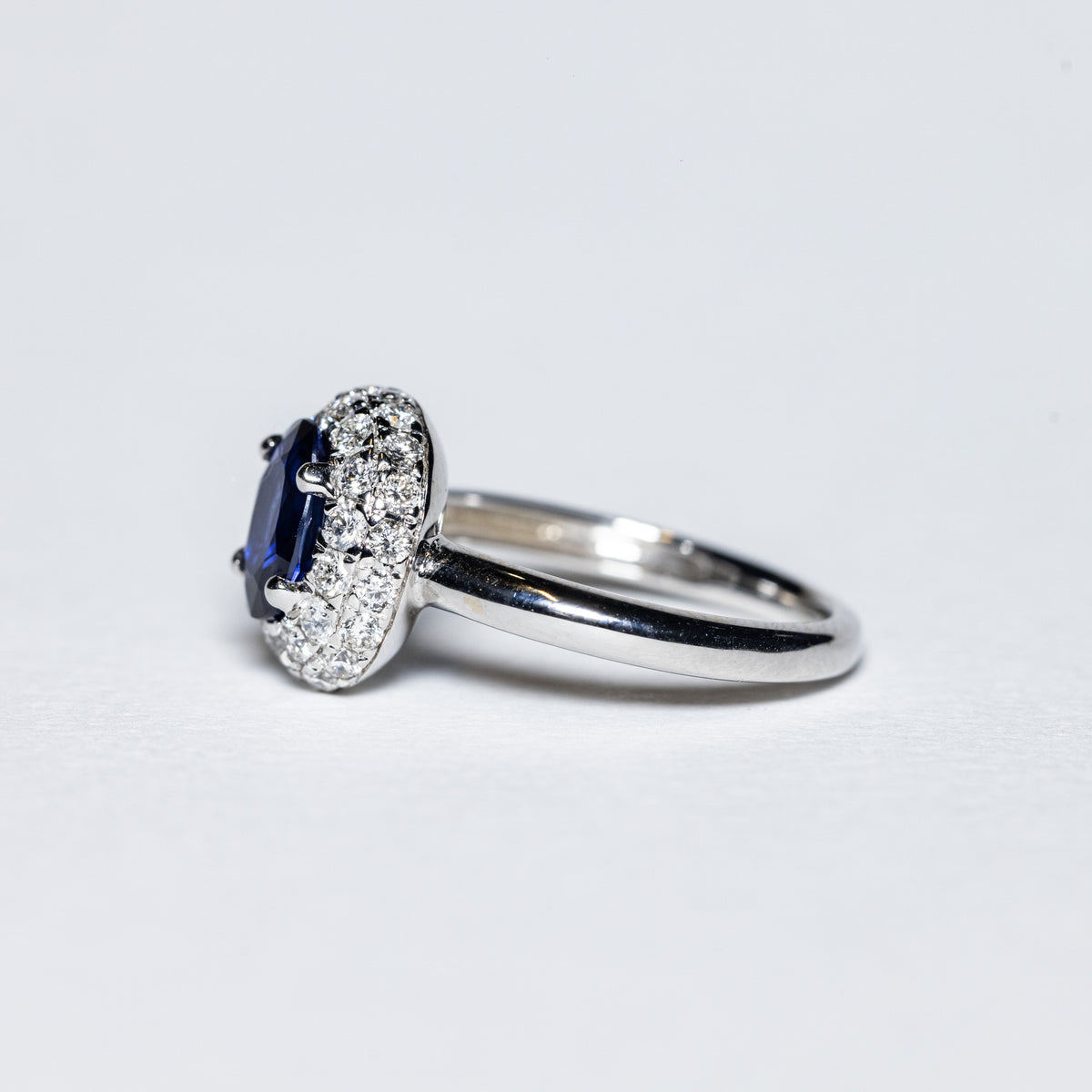 18 KT White Gold Ring with Central Sapphire and Double Row of Diamonds