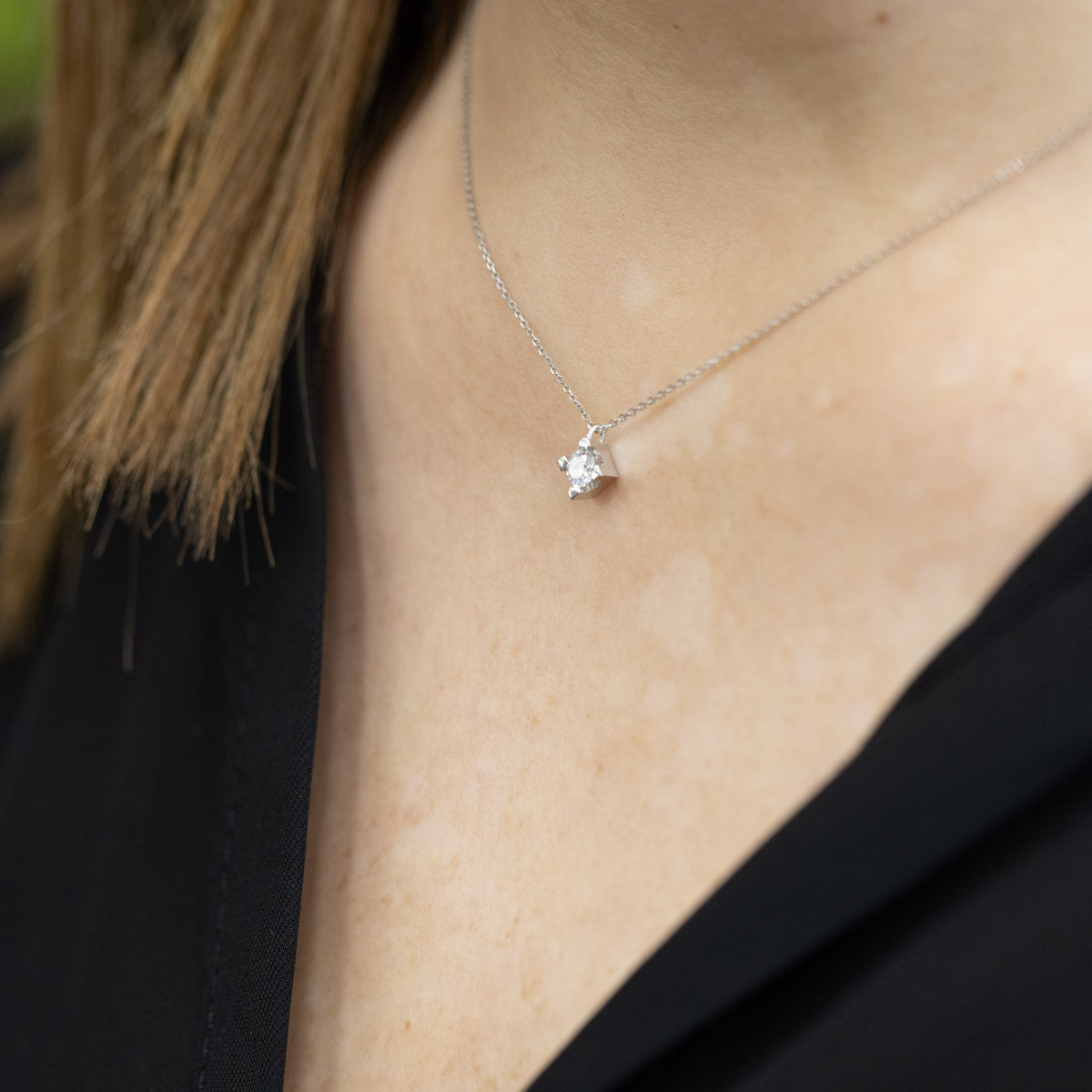 18KT White Gold Necklace 4 Prong Setting with Round Brilliant Cut Diamond 