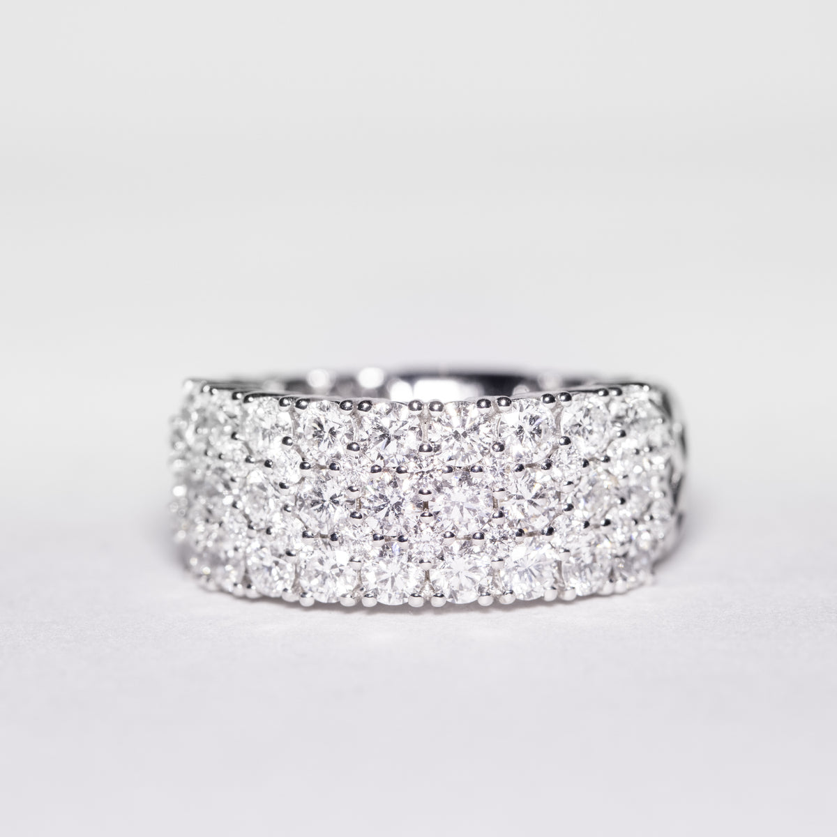 Anello Fascia in Oro Bianco 18KT e Diamanti da 2,45kt
