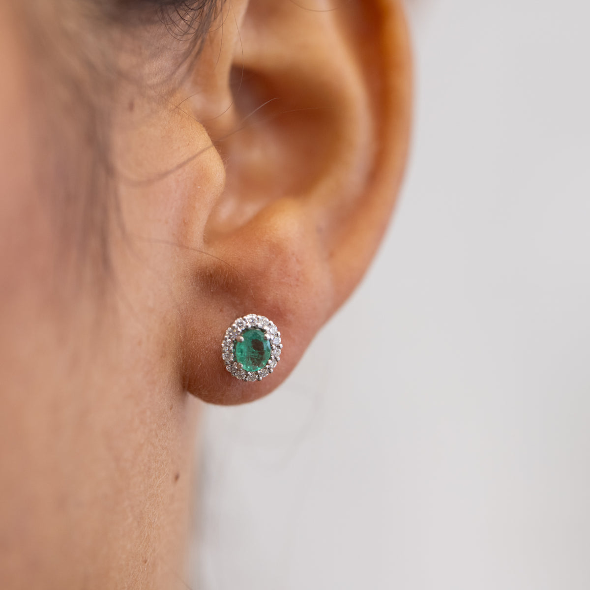 Earrings with Diamonds and Central Emeralds in 18KT White Gold