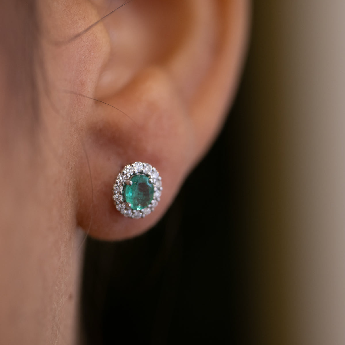Earrings with Diamonds and Central Emeralds in 18KT White Gold
