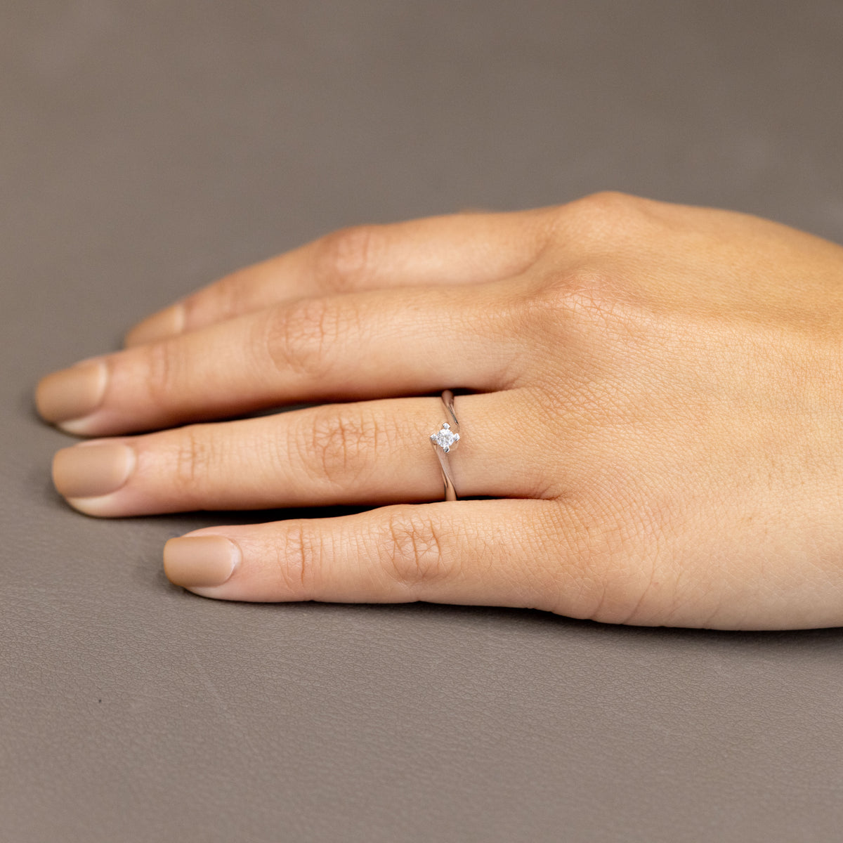 18Kt White Gold Solitaire Ring With 0.10 CT Diamond. Valentino Setting