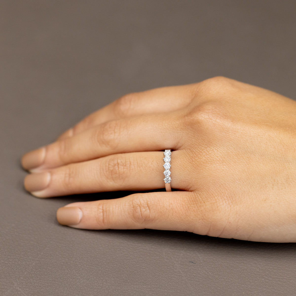 Anello Veretta in Oro Bianco 18 kt Montatura a Sei Griffe