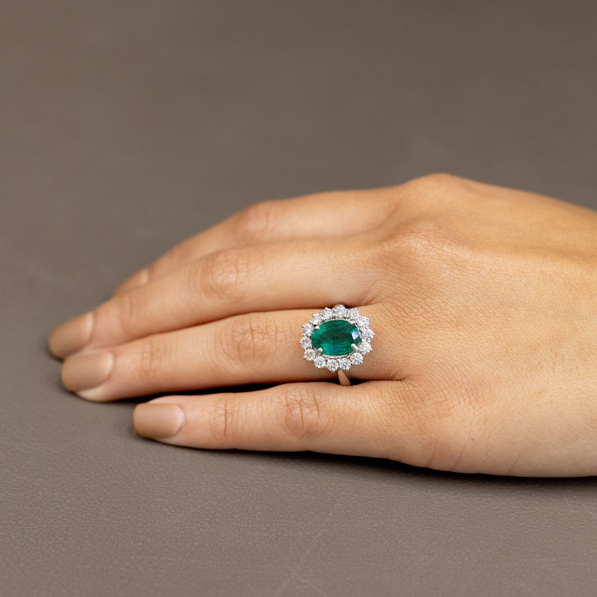 18Kt White Gold Ring with Oval Cut Central Emerald and Diamond Ring