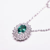 Collana in Oro Bianco 18KT con Smeraldo e contorno in Diamanti