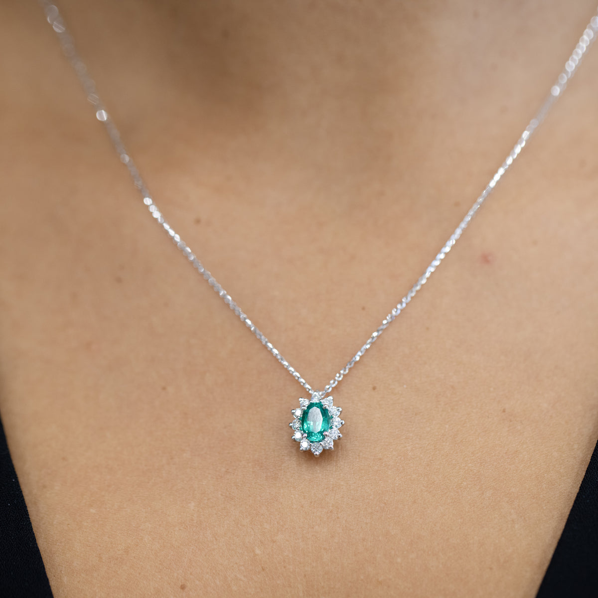 18KT White Gold Necklace with Emerald and Diamond Surround