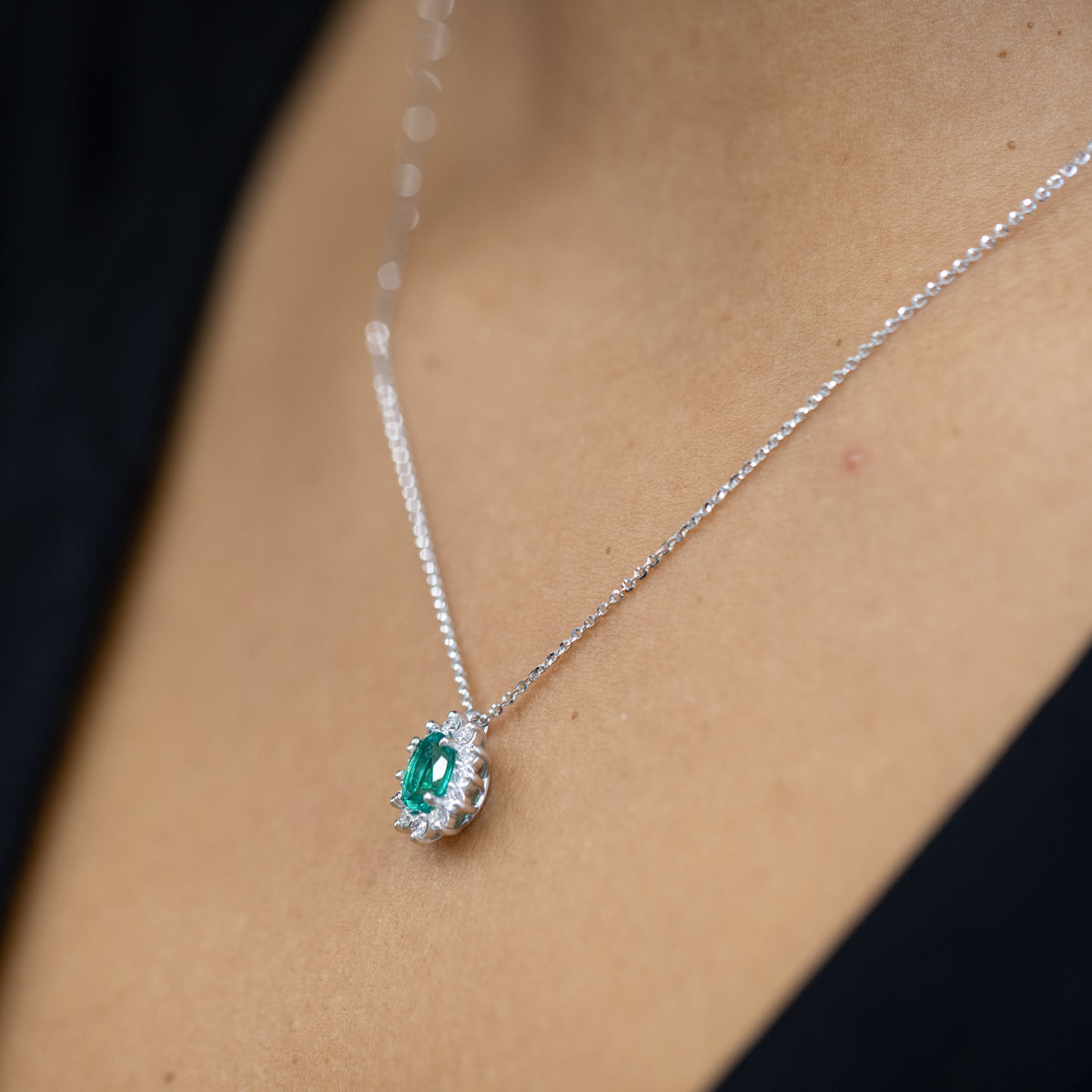 18KT White Gold Necklace with Emerald and Diamond Surround